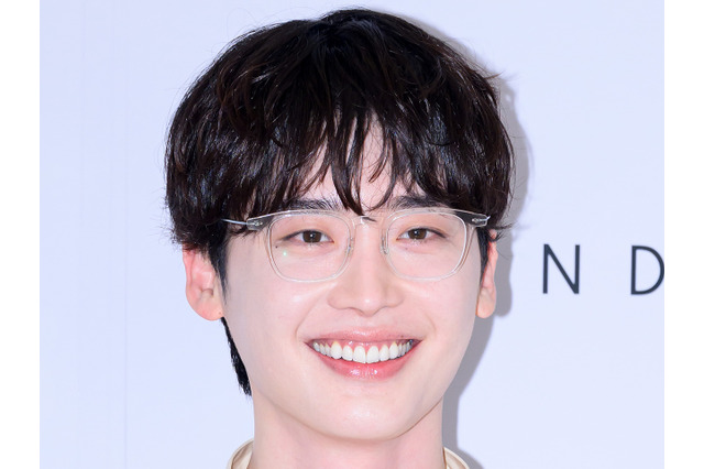 俳優イ・ジョンソク、主演ドラマ『瑞草洞<ソチョドン>』で共演女優と甘々な空気感…ポスター公開 画像