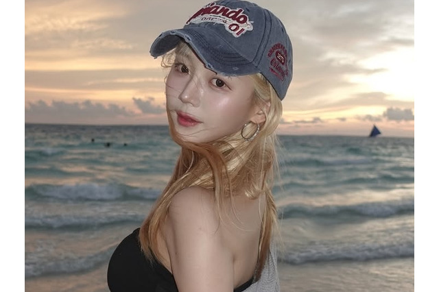 韓国の金髪チアガール、美スタイル際立つ“ピタT”ショットでファンの視線強奪「可愛すぎて涙が止まらない」【PHOTO】 画像