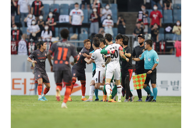 韓国Kリーグで“リスペクト問題”再び。選手の中指立てに一部サポの過剰非難まで…人気上昇と対照的な「配慮と理解の欠如」 画像