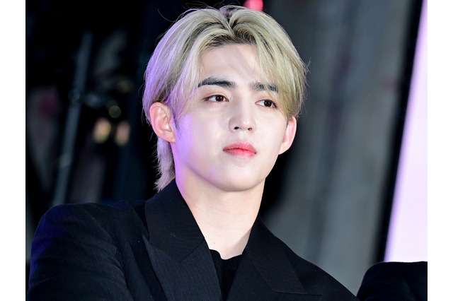 SEVENTEEN・エスクプス、“背中タトゥー”初公開でファン騒然…「狂わせにきてる」「かっこいい」と反響【PHOTO】 画像