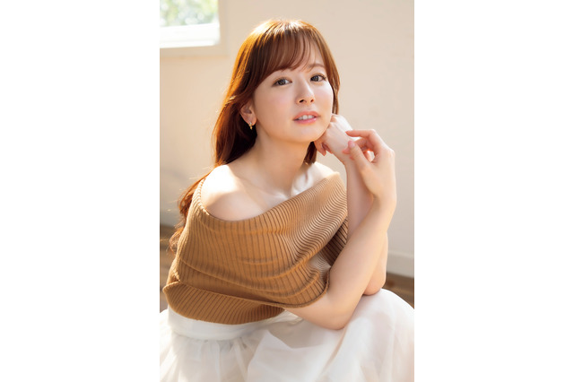 皆藤愛子、艶やかな表情で新境地のグラビア披露 画像