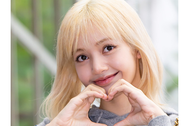 “BLACKPINK・リサの恋人”説の大富豪が訪韓、百貨店を巡回視察 実父はLVMHグループ会長 画像