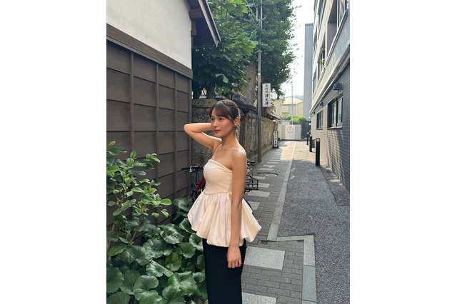 織田奈那、お気に入りのトップスで鎌倉の美食を堪能!「オシャレ」「背中がキレイ」と評判 画像