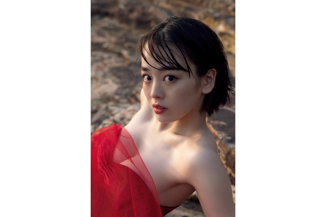 伊原六花、赤いベール越しに見える魅惑の美バスト...3rd写真集電子版が発売中 画像