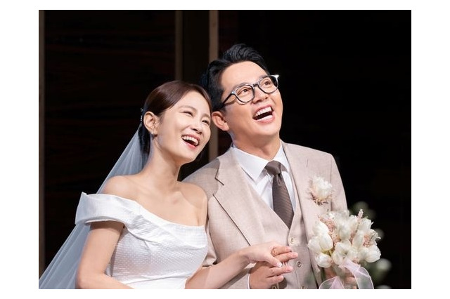 1200人の前で誓った永遠の愛…韓国芸人カップルが大規模結婚式で夫婦に「芸人らしく楽しい二人に」 画像