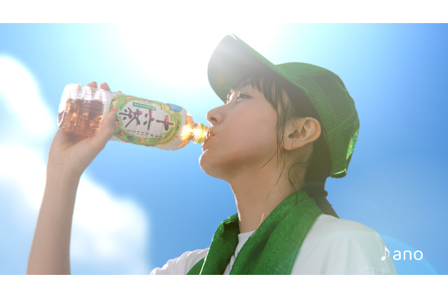 新垣結衣の“ゴクゴク”とした飲みっぷりに注目！「十六茶」新CMが21日より放送 画像