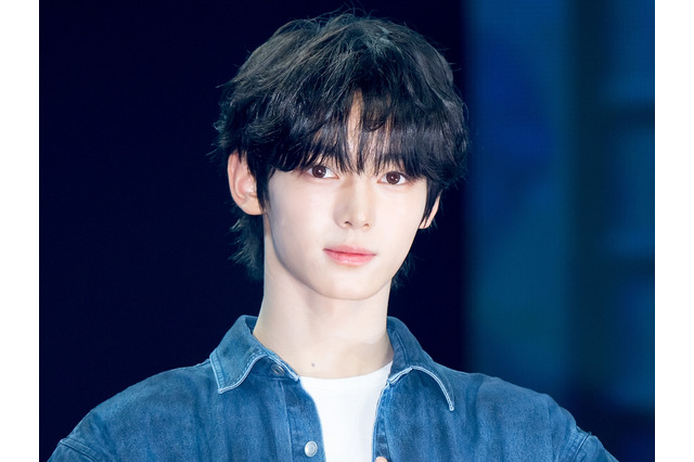 名古屋の街中に出没！TWS・ハンジン、日本で見せた“CG級”スタイルに視線釘付け「完璧です」【PHOTO】 画像