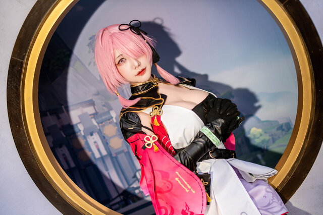 中華×黒タイツが反則級の魅力！『鳴潮』桃祈の台湾美女レイヤーに心をグッと掴まれた【写真8枚】 画像