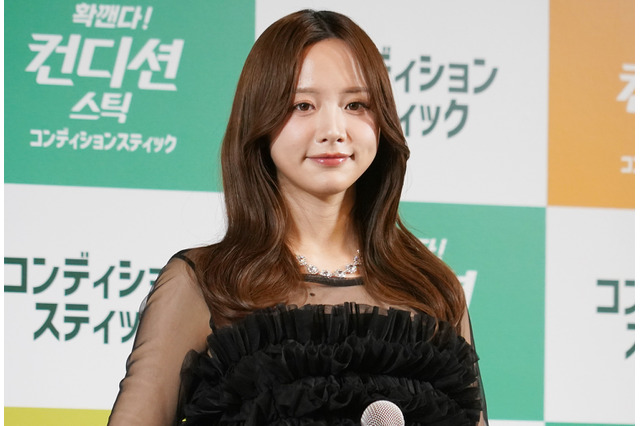 森香澄、東京カレンダーに登場！彼シャツ姿で美脚チラリなショットも 画像