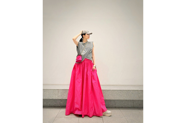 アンミカ、“大好きな色”の夏私服コーデを披露！ファンも共感「色合わせ最高」 画像