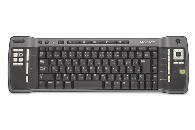 マイクロソフト、ワイヤレスポインタとリモコン一体型のWindows XP MCE専用ワイヤレスキーボード 画像