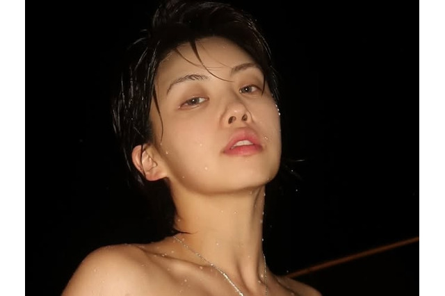 「これダンス？“性行為”じゃん」発言で炎上　ダンサーAIKI、衝撃的なスイムウェア姿を披露【PHOTO】 画像