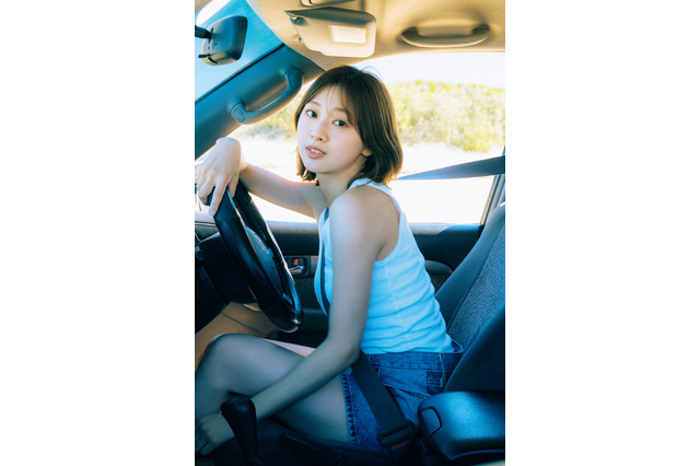 国際免許取得で挑んだオーストラリア撮影！日向坂46・富田鈴花、1st写真集カットを『FLASH』で先行公開 画像