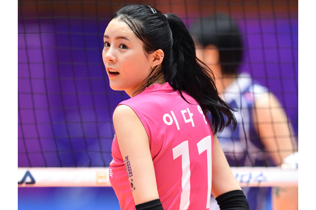 双子の姉は日本参戦で話題！韓国女子バレー“美人セッター”、くびれあらわな大胆私服SHOTに反響【PHOTO】 画像