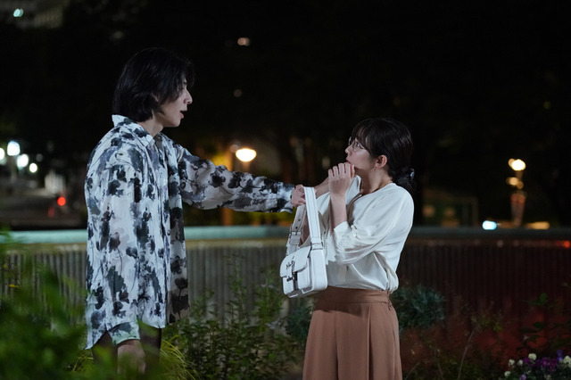 カヲル、愛実を追いかけいきなり抱きしめる！驚く愛美は…『愛の、がっこう。』４話 画像