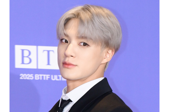 NCT DREAM・ジェノ、“スーツ×メガネ”の最強スタイルで大人の色気爆発！「心臓もたない」【PHOTO】 画像