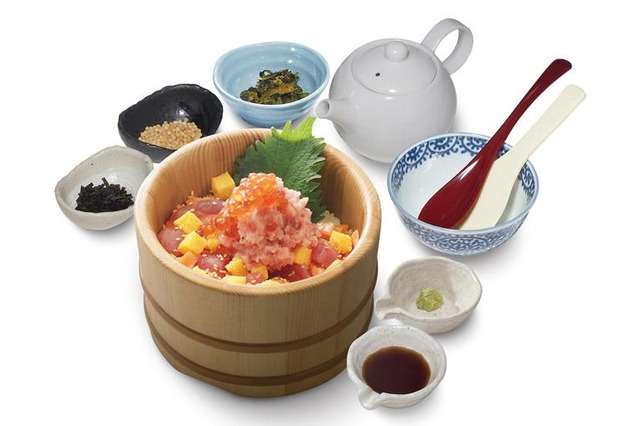 締めはだし茶漬けに！おひつごはん四六時中、“まぐろたたき”と“いくら”の「海鮮おひつごはん」が登場 画像