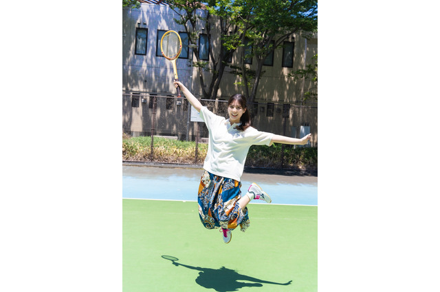 日向坂46・小坂菜緒、3年ぶりにB.L.T.表紙ソロ登場！“こさかなと遊ぼう！”テーマで大はしゃぎ 画像