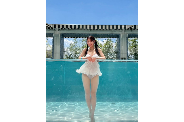 元AKB48・藤園麗、白フリル水着で美脚＆美ボディ披露！ 画像