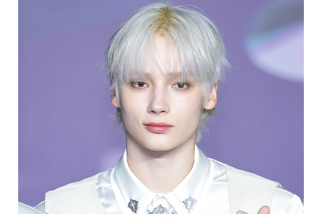 「彼氏ですか?」TXT・ヒュニンカイ、街灯に照らされた横顔ショットにファン悶絶!【PHOTO】 画像