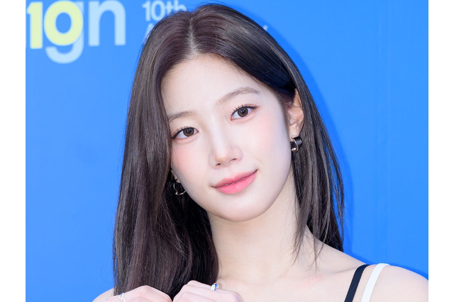 LE SSERAFIM・カズハ、海辺で輝く“夏の女神”ビジュアルにファンうっとり「素敵すぎる」【PHOTO】 画像