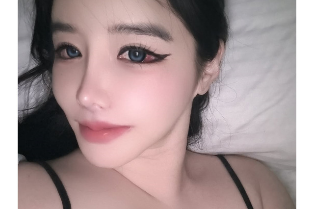 トイレ自撮りで変わらぬ美貌披露！活動中断中のパク・ボムが久々のインスタ更新、ハッシュタグにも注目 画像