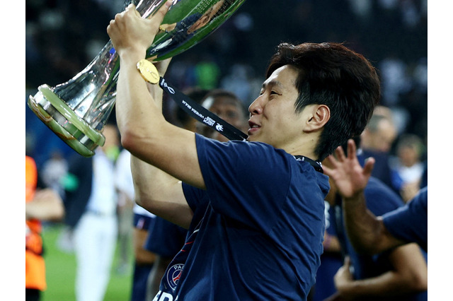 韓国代表イ・ガンイン、PSGのUEFAスーパー杯優勝で成し遂げた「17年ぶり」と「史上初」の快挙 画像