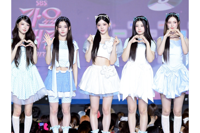 ILLIT、Z世代の間で話題の海外歌手とコラボステージ披露！『jellyous』で最高の相性見せる 画像