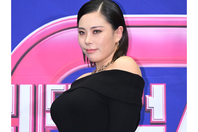 「これダンス？性行為じゃん」発言ダンサーと共演も…GABEE、グラマー体型に目が行くスイムウェア姿【PHOTO】 画像