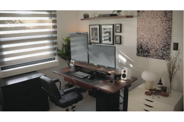 【デスクツアー】独自アスペクト比のディスプレイでデザイン業務を最適化！フィリピン在住のデザイナー兼建築士のデスク空間 画像