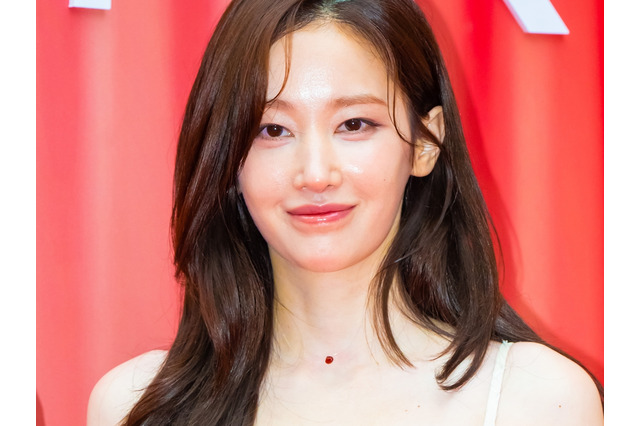 “極限シースルー”であらわになった美肉体　大谷翔平出場試合で始球式を務めた韓国女優のオーラ【PHOTO】 画像