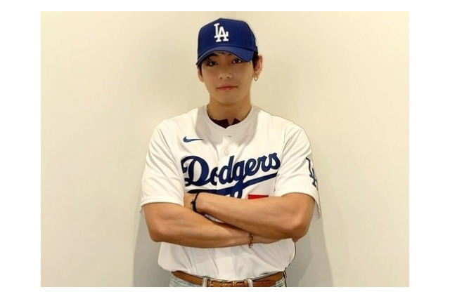 BTS・V、“思い出の地”で見事な投球　現地実況も「今すぐ契約していいほど」と大絶賛 画像
