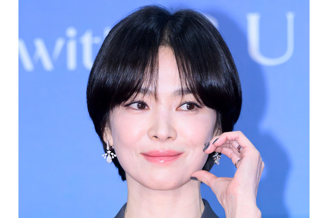 女優ソン・ヘギョ、高級感溢れる秋の着こなし披露！43歳とは信じがたい圧巻のスタイル＆美貌 画像