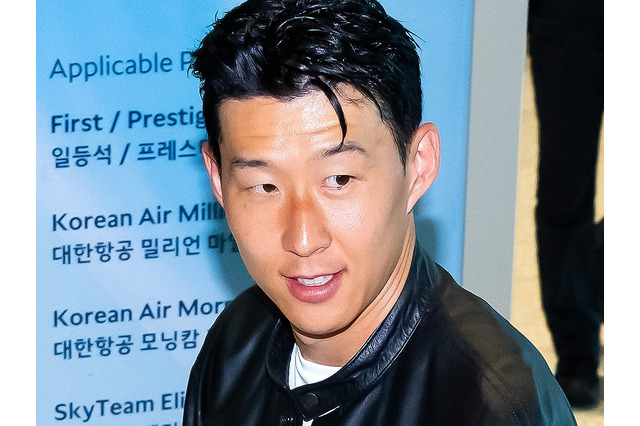 大谷翔平の“2年ぶり白星”見届けたソン・フンミン、始球式で履いたジーンズがハイブランド過ぎて話題。そのお値段は? 画像