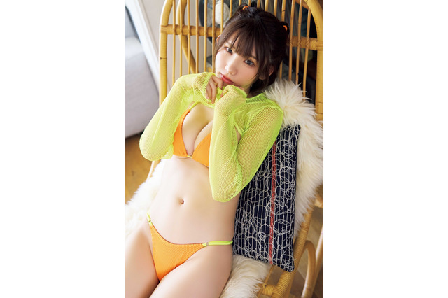 えなこ、可愛すぎる“シースルー萌え袖”水着姿を披露! 画像