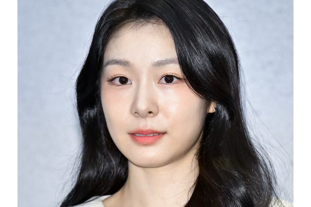 フィギュア女王キム・ヨナ、白肌が一層輝く“氷上の美貌”に釘付け…黒ジャージSHOTに「大好きです」の声【PHOTO】 画像
