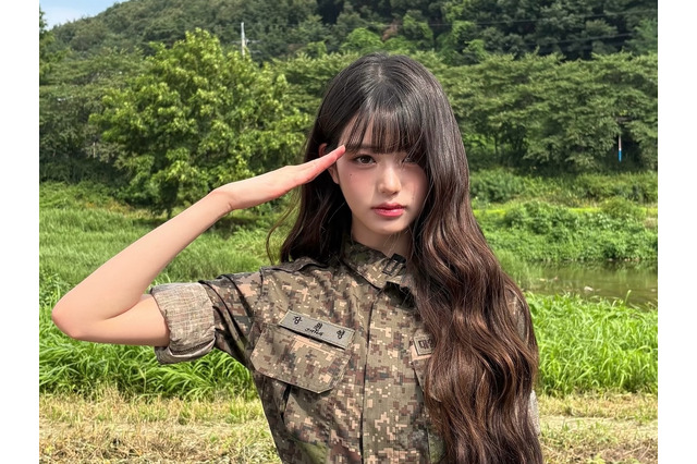 「世界で最も可愛い軍服姿」IVE・ウォニョン、軍服ファッションまで完璧　“体験入隊”が話題【PHOTO】 画像