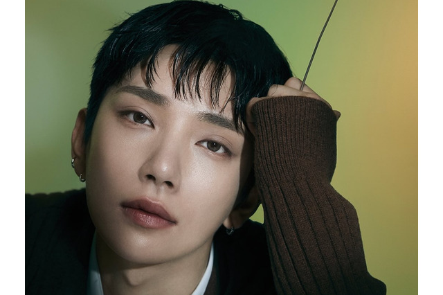 SEVENTEEN・ジョシュア、ファンを虜にする“洗練ビジュアル”！ファッション誌カバーで魅力全開【PHOTO】 画像
