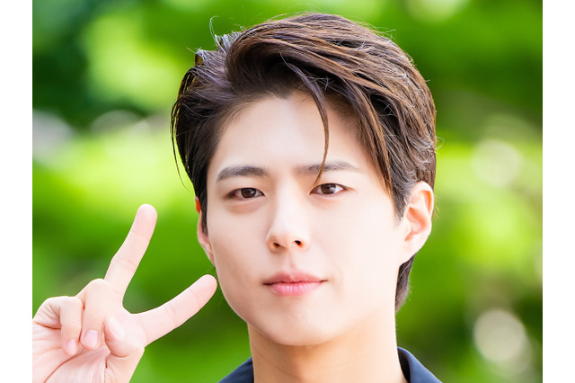 俳優パク・ボゴム、黒シャツ姿で尖った魅力？新たな一面にギャップ萌え「違う雰囲気も良い」【PHOTO】 画像