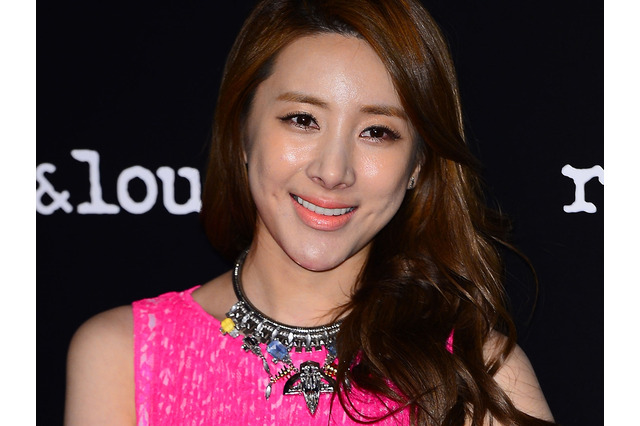 38歳で“1000万円結婚式”も、たった7カ月で超速離婚…韓国元アイドル歌手が歩む新たな道 画像