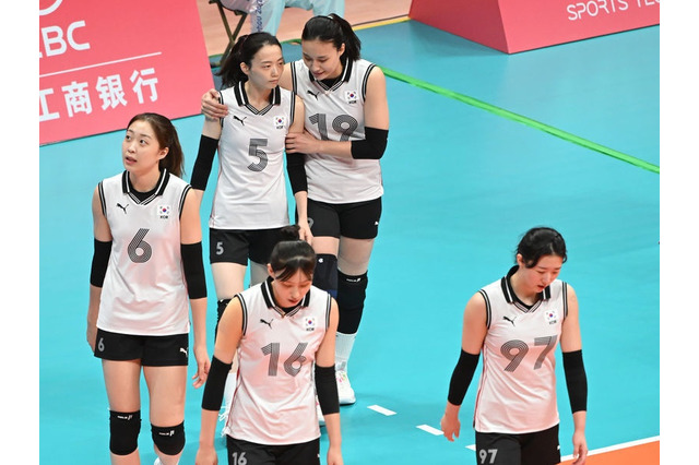 外国人監督は「休憩多すぎ、練習足りない」…低迷する韓国女子バレー、自国出身監督に復活託す? 画像