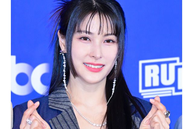 白猫派?黒猫派?KARA・ギュリ、“あざとにゃんこSHOT”で可愛さと色気を同時に披露【PHOTO】 画像