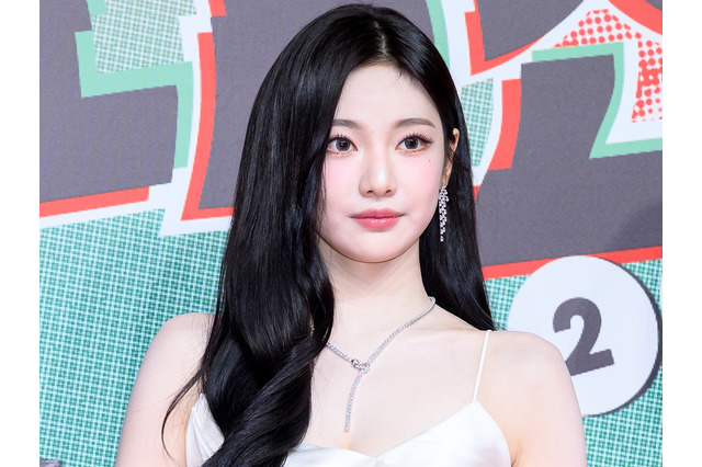 “ほぼ下着”衣装が話題を集めたaespa・ニンニン、ミニワンピ姿で抜群スタイル披露！「世界で一番」【PHOTO】 画像