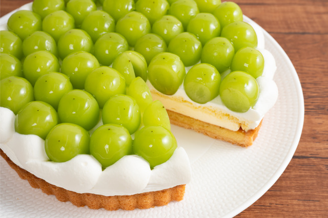 パリッと弾ける食感がたまらない！椿屋珈琲、「シャインマスカットのタルト」20日より販売 画像