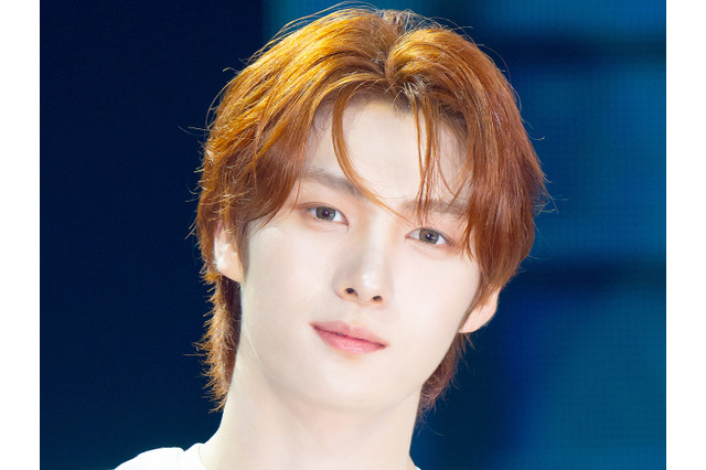 TWS・ヨンジェ、夜の渋谷に出没！“彼氏感MAX”な自然体ショットが話題「一緒に歩きたい…」【PHOTO】 画像