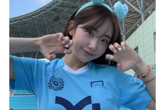 韓国サッカーチア、“へそピ”に目が行く腹チラSHOTにファン悶絶!健康的なクビレに反響多数【PHOTO】 画像