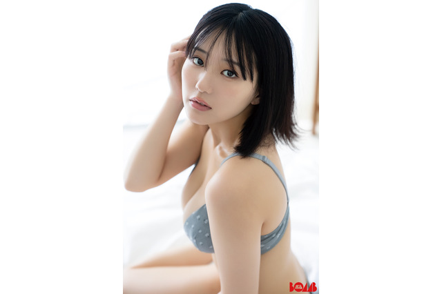 田中美久が表紙を飾る水着グラビアムック『BOMB Premium』が異例の増刷！ 画像