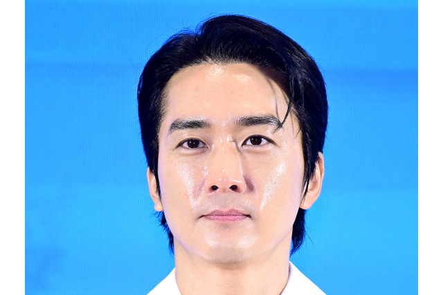 “韓流四天王第2世代”俳優ソン・スンホン、深い悲しみのなか母を見送る…本日（23日）出棺式 画像
