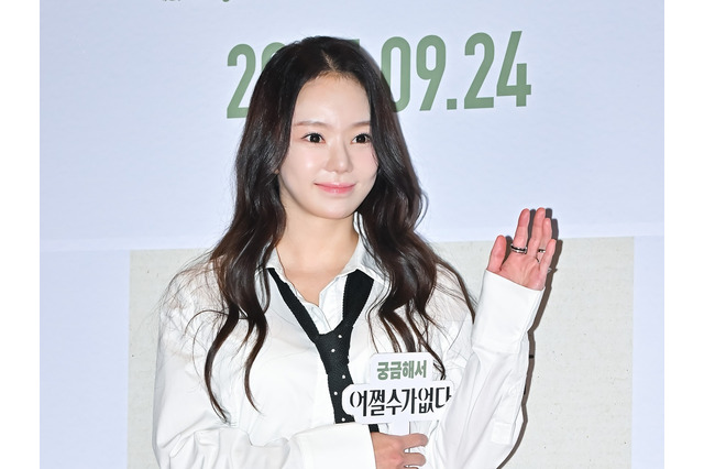 休養中の韓国女優、6年ぶりに公に。「変わらない」「脚線美もすごい」の声 画像