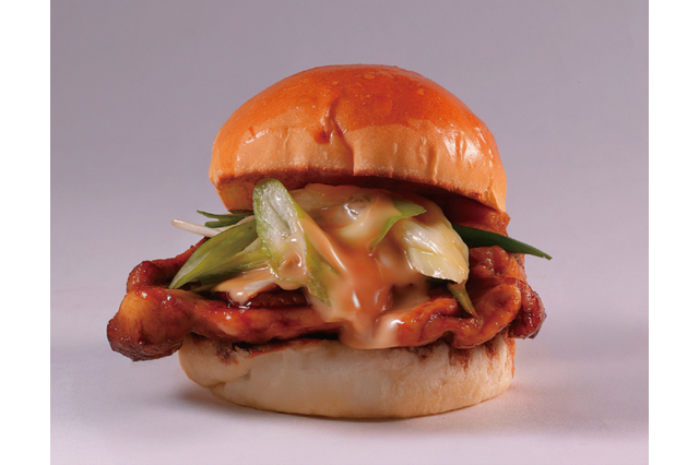 “鳥貴族秘伝の焼肉のたれ”使用のもちふわ触感バーガーが登場！10月1日より全メニューを刷新 画像